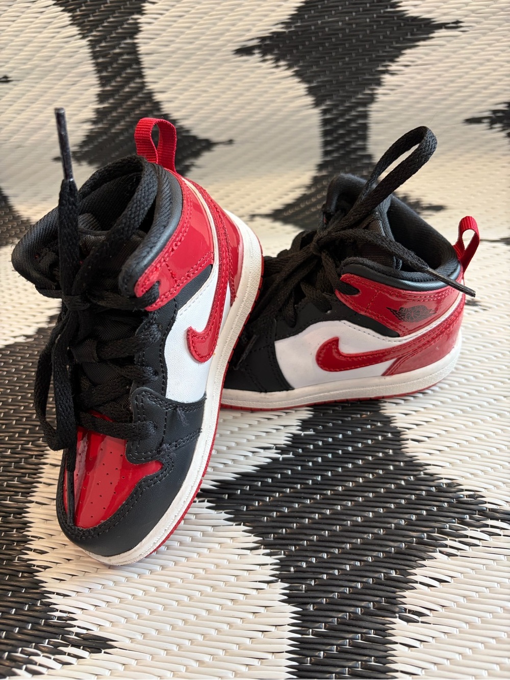 Air Jordan 1 Mid SE Patent Bred Toe Toddler 8C Black Red White